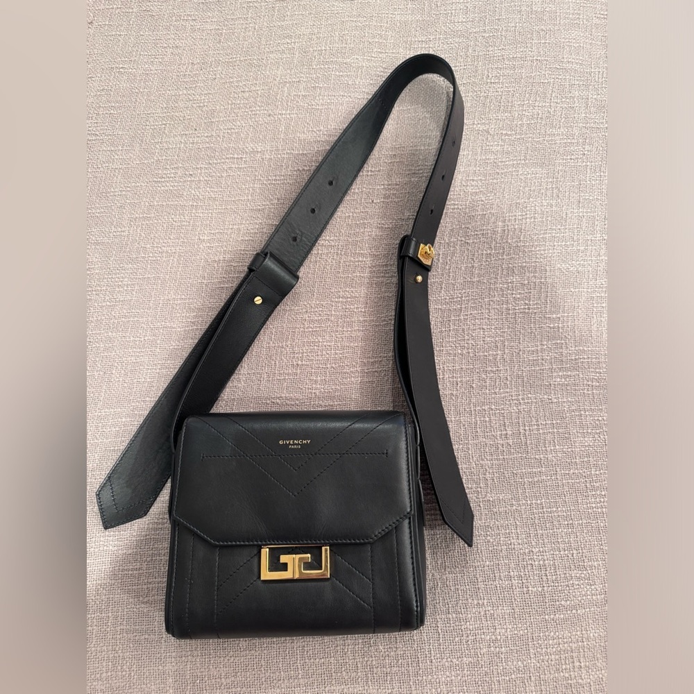 Beautiful Givenchy Black Leather Bag